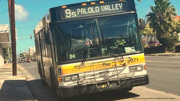 Photo of TheBus Route 9S Palolo Valley parked at a curb